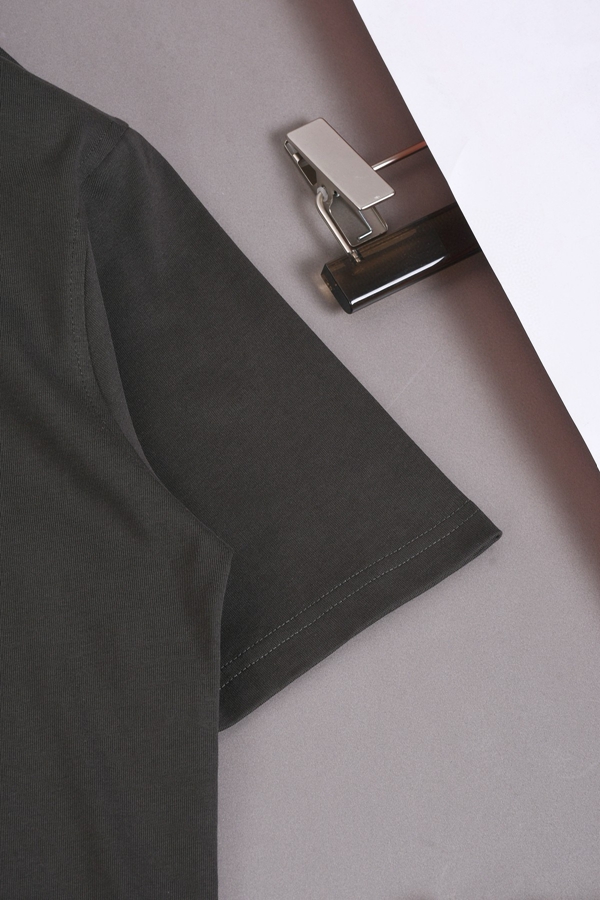 ブランドTシャツ側面デザイン